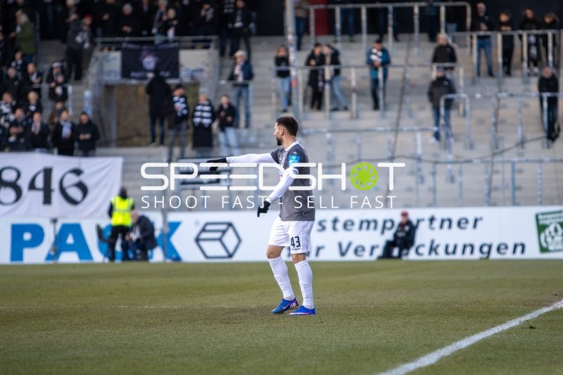 Spieler zeigt Richtung