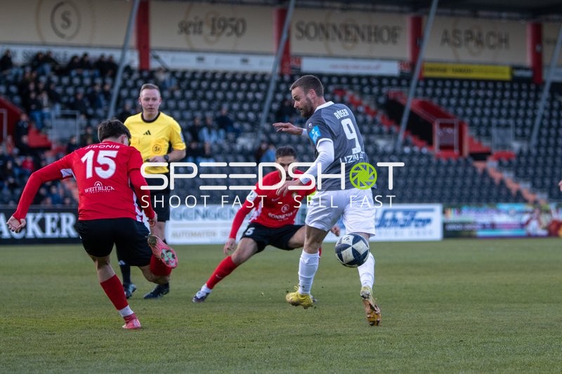 Zweikampf um den Ball