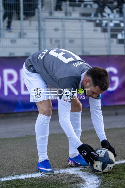 Eckballvorbereitung Leon Dajaku (43; SSV Ulm 1846)