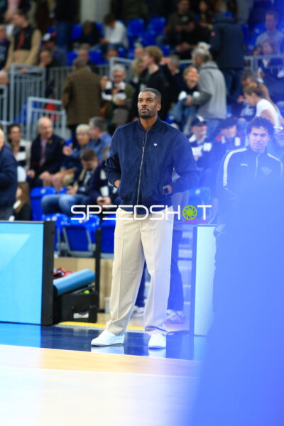 Basketball-Szene am Spielfeldrand