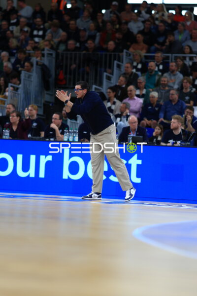 Kevin Gerwin (490; MLP Academics Heidelberg) am Spielfeldrand