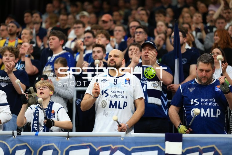 Fan-Szene im SNP-Dome