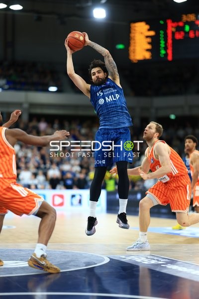 Marcel Keßen (15; MLP Academics Heidelberg) mit Wurfbewegung