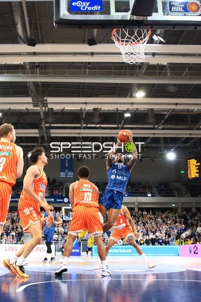 DJ Horne (0; MLP Academics Heidelberg) mit Wurf in Aktion