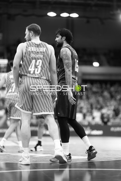 Szene mit Eric Reed Jr. (43; MLP Academics Heidelberg) und 15; Ratiopharm Ulm