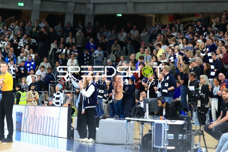 Fan-Szene mit Serena Benavente (998; MLP Academics Heidelberg)