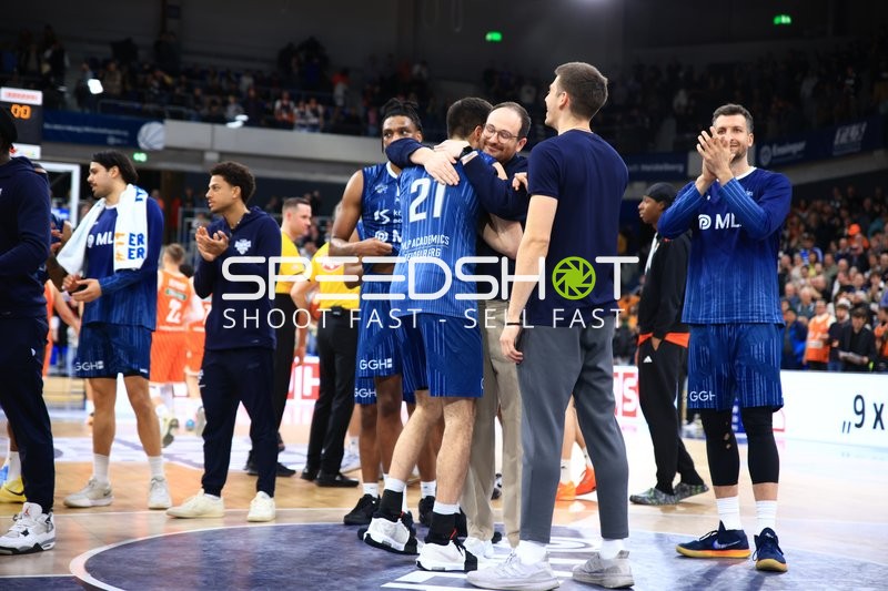 Szene mit Johannes Hübner (996; MLP Academics Heidelberg) und Spielern