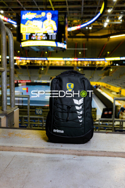 Leere SAP Arena mit Handballfeld