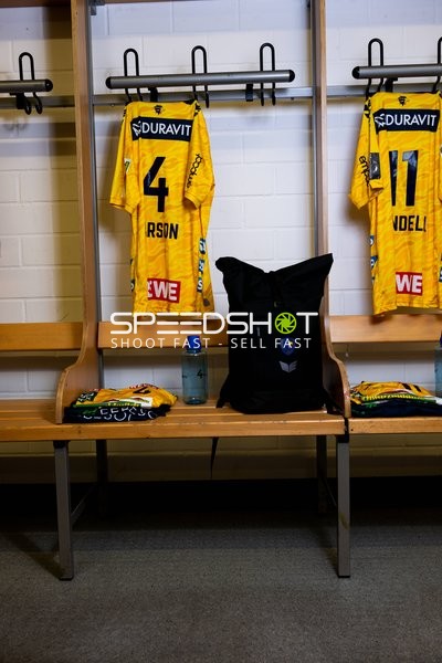 Trikots von Rhein Neckar Löwen in Umkleide