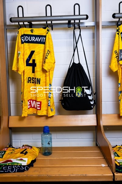 Trikot von Mathias Larson (4; Rhein Neckar Löwen) in der Kabine