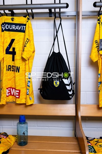 Trikot von Mathias Larson (4; Rhein Neckar Löwen) in Kabine