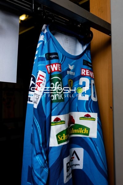 Trikot mit Nummer 20