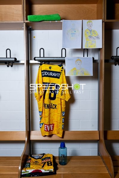 Trikot Edwin Aspenbäck (78; Rhein Neckar Löwen) in der Kabine