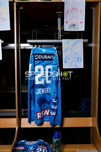 Trikot von Mike Jensen (20; Rhein Neckar Löwen) in Kabine