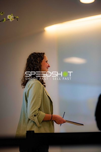 Trainer bei Besprechung