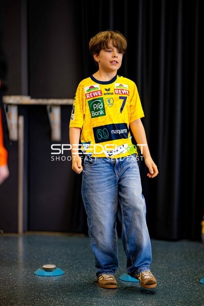 Robert Timmermeister (7; Rhein Neckar Löwen) steht in Trikot