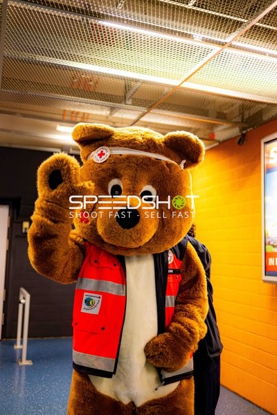 Person im Bärenkostüm