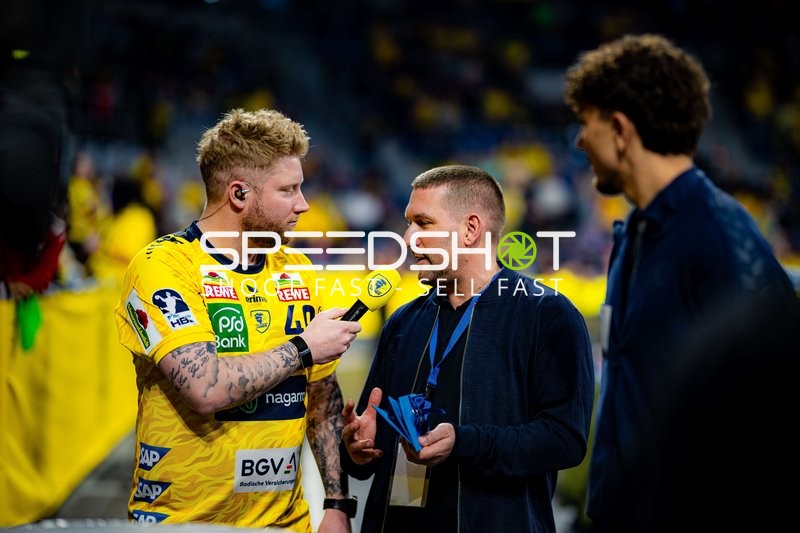 Szene mit Kevin Gerwin (49; Rhein Neckar Löwen) und Holger Bachert (99; Rhein Neckar Löwen)