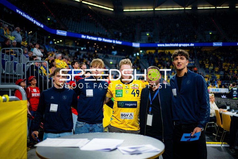 Szene mit Kevin Gerwin (49; Rhein Neckar Löwen) und Holger Bachert (99; Rhein Neckar Löwen)