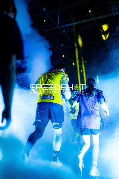 Szene mit Robert Timmermeister (7; Rhein Neckar Löwen) beim Einlaufen