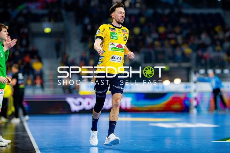 Szene mit Patrick Groetzki (24; Rhein Neckar Löwen) und Phil Spandau (27; HSG Wetzlar)