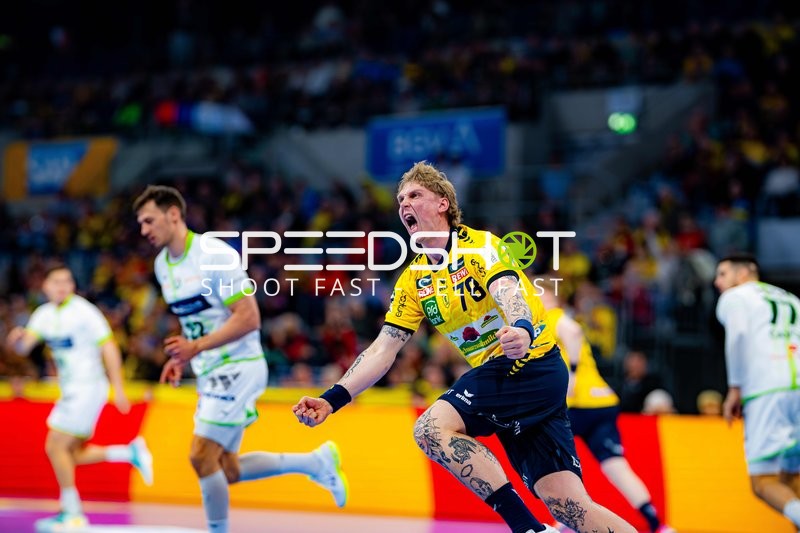 Szene mit Edwin Aspenbäck (78; Rhein Neckar Löwen) und Jona Schoch (22; HSG Wetzlar)