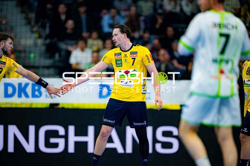 Szene mit Robert Timmermeister (7; Rhein Neckar Löwen) und Steven Plucnar Jacobsen (9; Rhein Neckar Löwen)