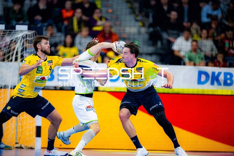 Szene mit Steven Plucnar Jacobsen (9; Rhein Neckar Löwen) und Robert Timmermeister (7; Rhein Neckar Löwen)