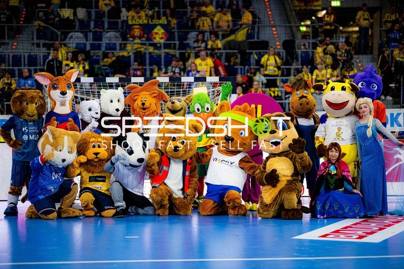 Fan-Szene mit Maskottchen