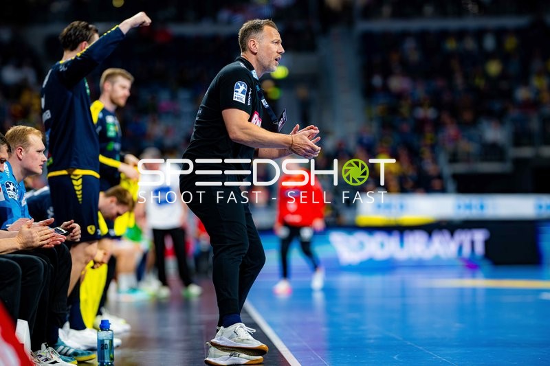 Szene mit Maik Machulla (999; Rhein Neckar Löwen) und David Späth (29; Rhein Neckar Löwen)