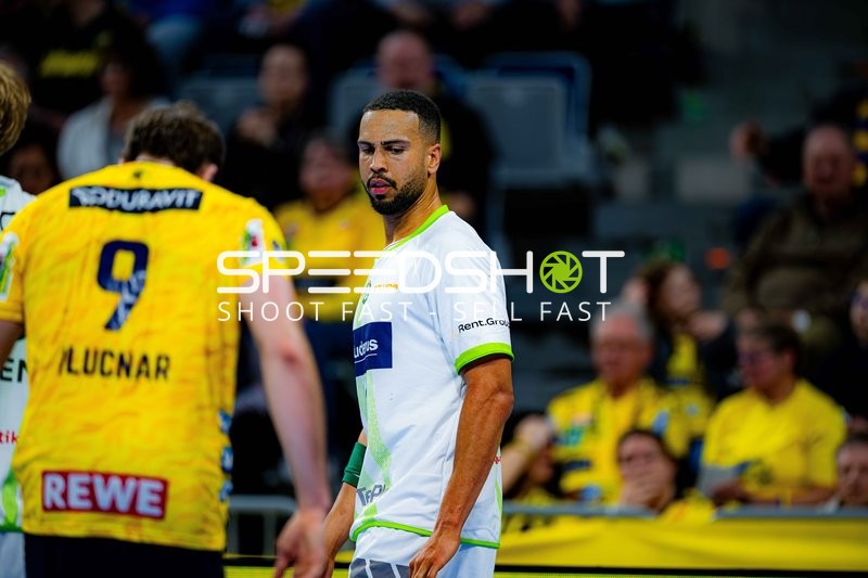 Philipp Ahouansou (19; HSG Wetzlar) und Steven Plucnar Jacobsen (9; Rhein Neckar Löwen) in Aktion