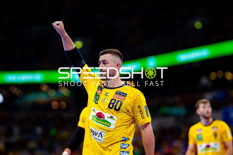 Jannik Kohlbacher (80; Rhein Neckar Löwen) jubelt