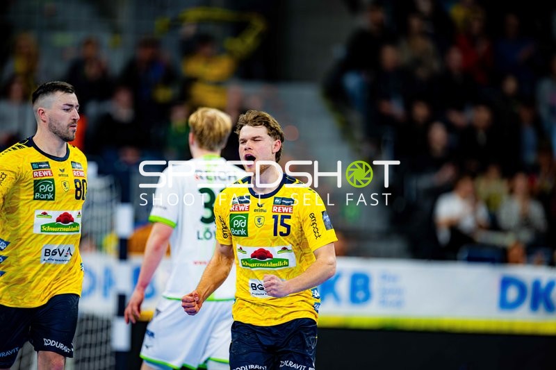 Szene mit Jannik Kohlbacher (80; Rhein Neckar Löwen) und David More (15; Rhein Neckar Löwen)