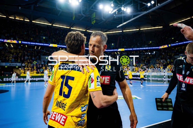 Szene mit Maik Machulla (999; Rhein Neckar Löwen) und David More (15; Rhein Neckar Löwen)