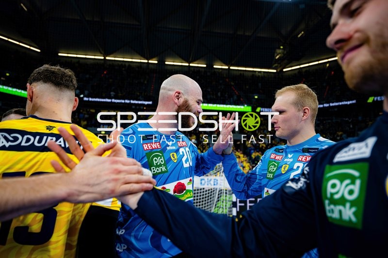 Szene mit Tim Nothdurft (28; Rhein Neckar Löwen) und David Späth (29; Rhein Neckar Löwen)