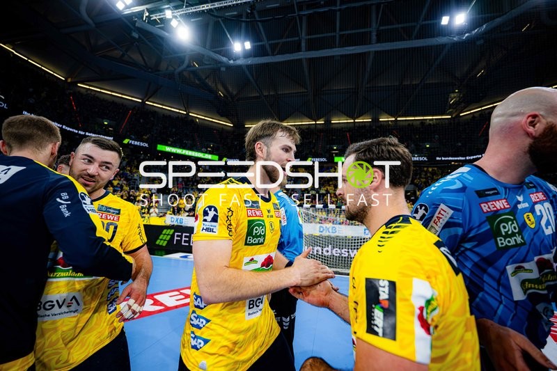 Szene mit Steven Plucnar Jacobsen (9; Rhein Neckar Löwen) und Jannik Kohlbacher (80; Rhein Neckar Löwen)