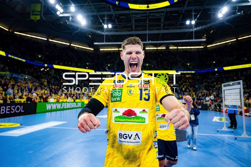 Jubel mit Sebastian Heymann (13; Rhein Neckar Löwen)