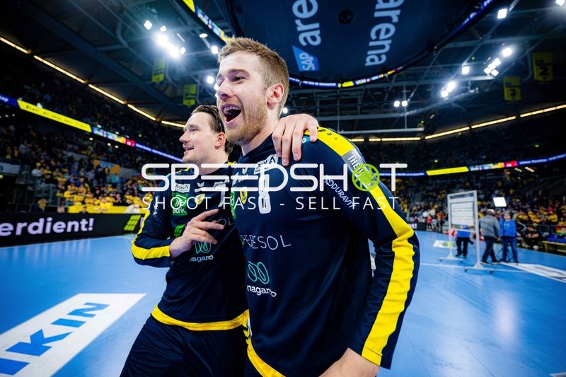 Szene mit Tim Nothdurft (28; Rhein Neckar Löwen) und Robert Timmermeister (7; Rhein Neckar Löwen)