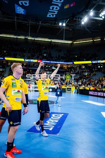 Patrick Groetzki (24; Rhein Neckar Löwen) jubelt mit erhobenen Armen