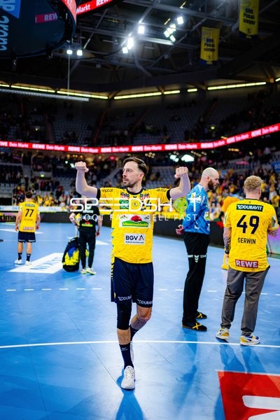 Szene mit Patrick Groetzki (24; Rhein Neckar Löwen) und Mike Jensen (20; Rhein Neckar Löwen)