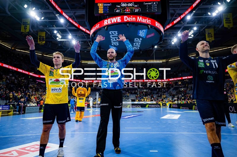 Szene mit Tim Nothdurft (28; Rhein Neckar Löwen), Lukas Sandell (11; Rhein Neckar Löwen) und Mathias Larson (4; Rhein Neckar Löwen)