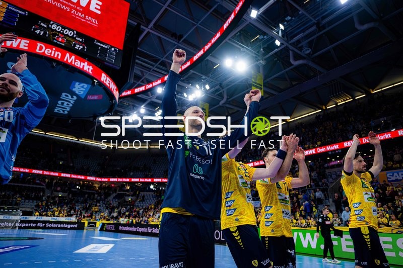 Jubel mit Mike Jensen (20; Rhein Neckar Löwen), Lukas Sandell (11; Rhein Neckar Löwen) und Patrick Groetzki (24; Rhein Neckar Löwen)