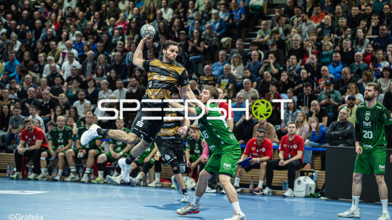 Sebastian Gress (25; HC Elbflorenz Dresden) und Alexander Falk (20; Die Eulen Ludwigshafen) in Aktion