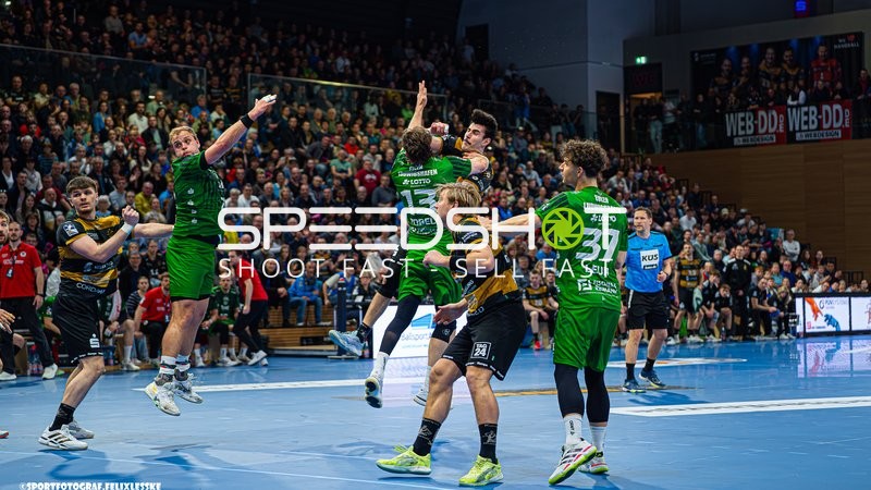 Szene mit Mindaugas Dumcius (13; HC Elbflorenz Dresden) und Finn-Lukas Leun (37; Die Eulen Ludwigshafen)