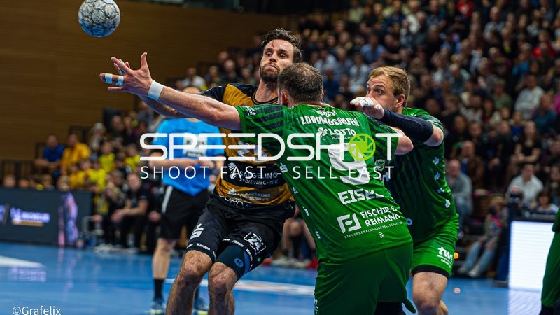 Szene mit Sebastian Gress (25; HC Elbflorenz Dresden) und Marc-Robin Eisel (9; Die Eulen Ludwigshafen)