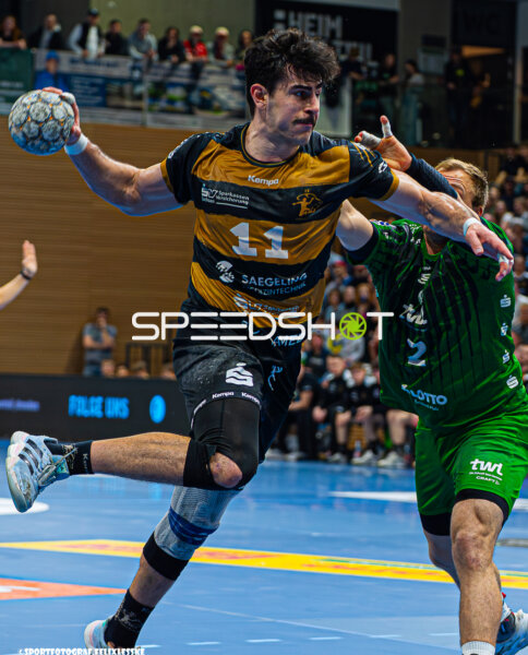 Szene mit Arseniy Buschmann (11; HC Elbflorenz Dresden) und Frederic Stuber (2; Die Eulen Ludwigshafen)