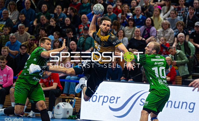 Sebastian Gress (25; HC Elbflorenz Dresden) und 10; Die Eulen Ludwigshafen in Aktion