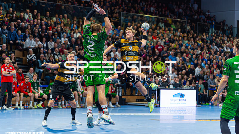 Szene mit 2; HC Elbflorenz Dresden und Mex Raguse (8; Die Eulen Ludwigshafen)