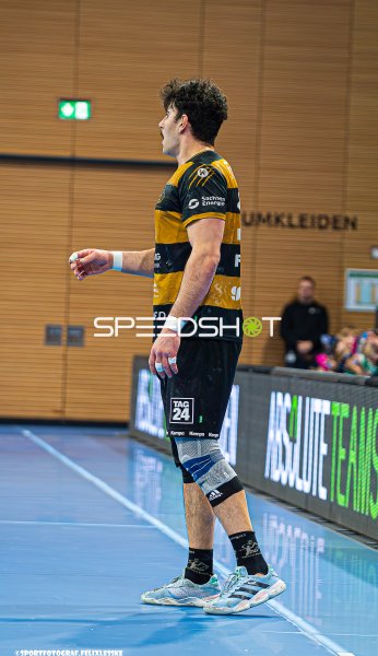 HC Elbflorenz Dresden Spieler in Spielpause auf dem Parkett