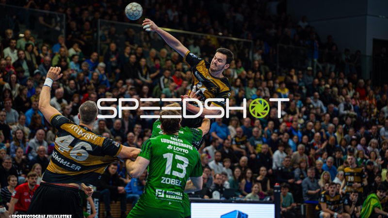 Jonas Thummler (#46; HC Elbflorenz Dresden) beim Sprungwurf gegen Julius Meyer-Siebert (#13; Die Eulen Ludwigshafen)
